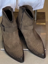 Load image into Gallery viewer, Estilo Emporio Alamo Studded Boot Taupe suede