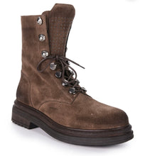 Load image into Gallery viewer, Estilo Emporio Superstud Boot Mud