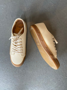 SPRING COURT - MENS G2 Grainy Nappa Leather with Gum Sole In White