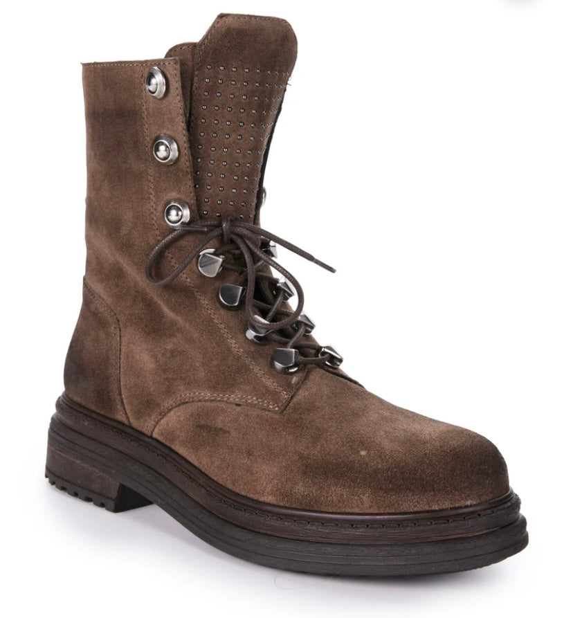Estilo Emporio Superstud Boot Mud