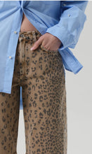 Load image into Gallery viewer, Citizens of Humanity Miro Relaxed Jean - Natural Cheetah
