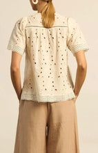 Load image into Gallery viewer, Zoe Kratzmann Vantage top Cream