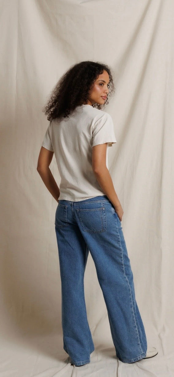Perfect White Tee in Whitecap Grey