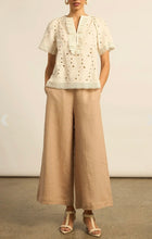 Load image into Gallery viewer, Zoe Kratzmann Vantage top Cream