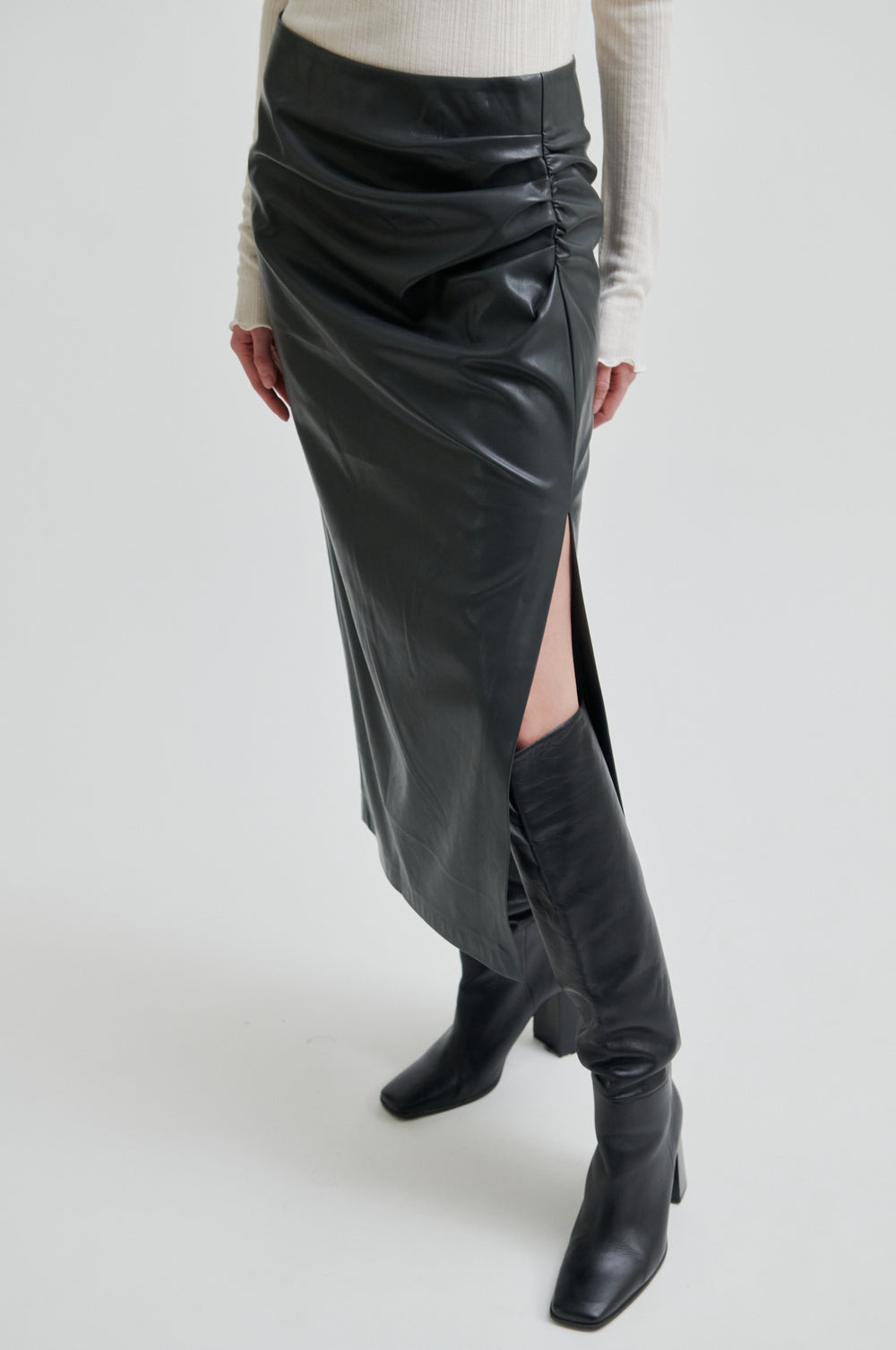 Second Female Seerie Faux Leather Skirt Black Sand