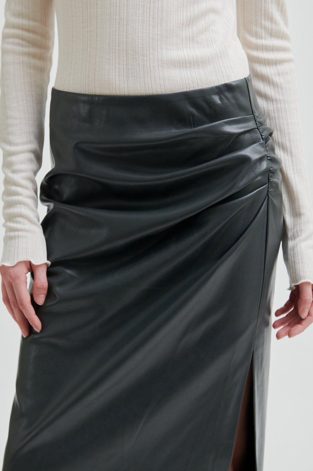 Second Female Seerie Faux Leather Skirt Black Sand