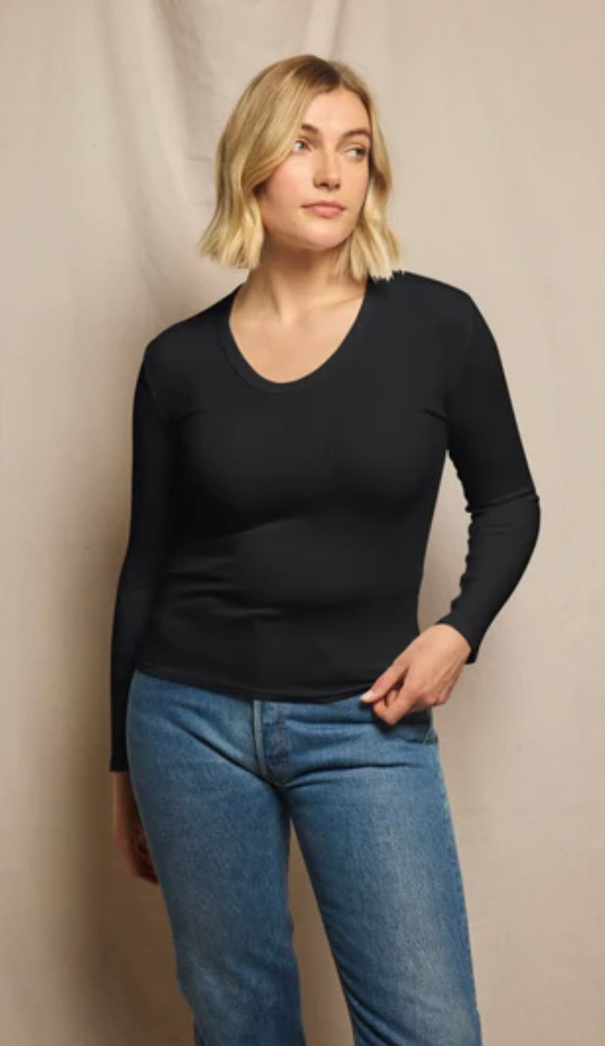 Perfect White Tee Robyn Tee in Black