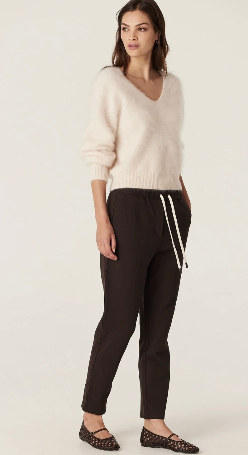 Cable Brushed Cashwool V Jumper in Parchment