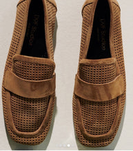 Load image into Gallery viewer, Dof Studios Emilia Loafer Tan Suede