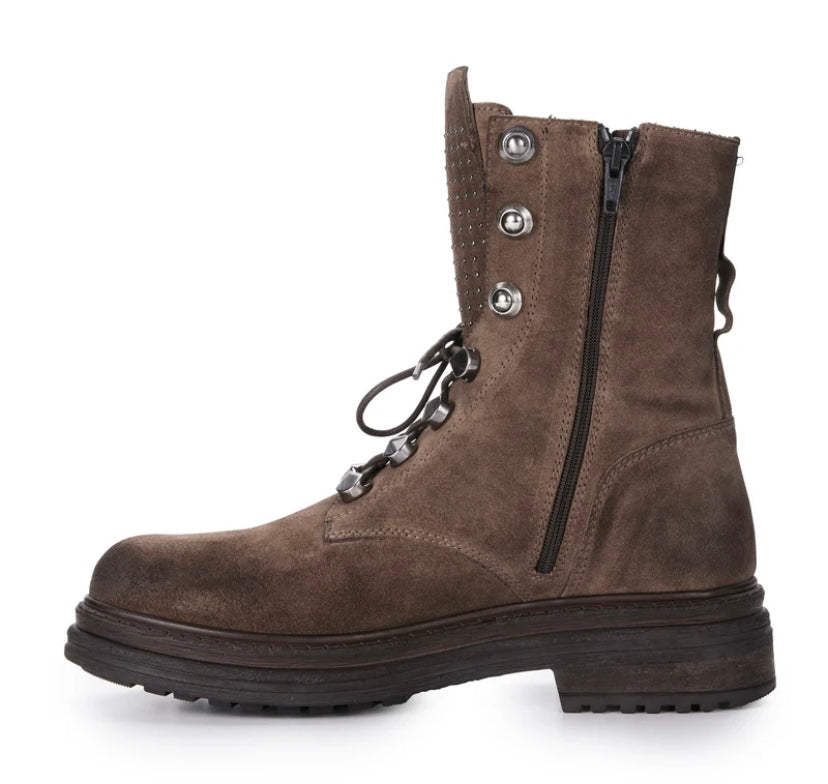 Estilo Emporio Superstud Boot Mud
