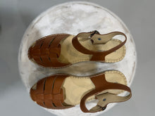 Load image into Gallery viewer, Estilo Emporio Fishing Sandal Espadrille in Tan