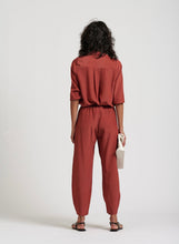 Load image into Gallery viewer, Le stripe Le Dot Silk Balloon Pants Rhubarb