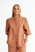 Load image into Gallery viewer, Binny Leather - linen shirt