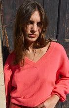 Load image into Gallery viewer, American Vintage Raxow Pullover - FLUORESCENT HORTENSIA