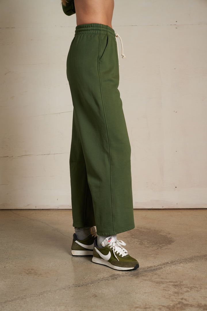 Perfect White Tee Fallon  Heavier Fleece Pants in Fern Green
