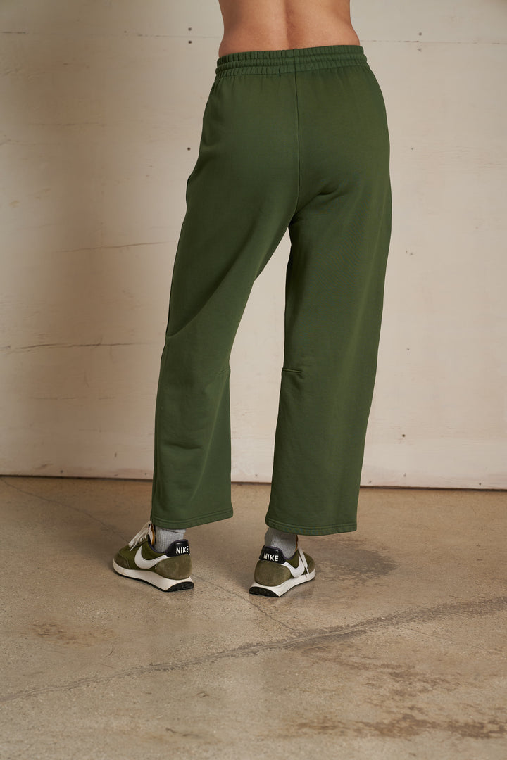 Perfect White Tee Fallon  Heavier Fleece Pants in Fern Green