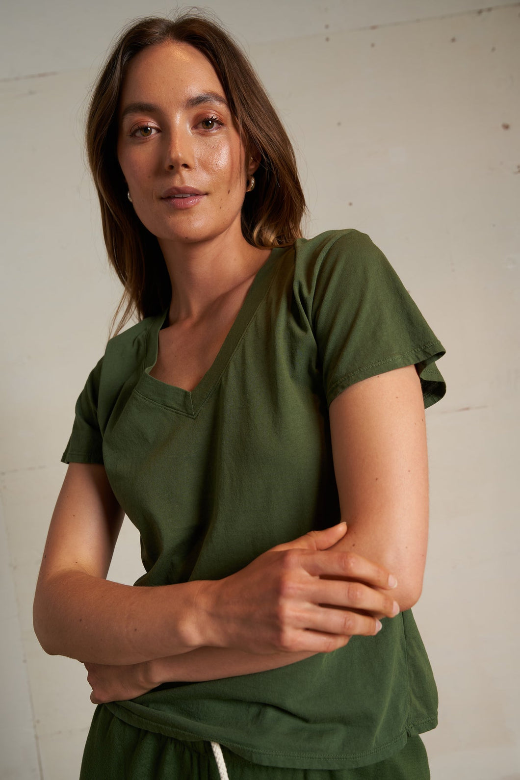 Perfect White Tee Hendrix V Neck Tee -Fern Green