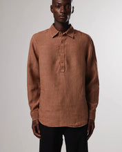 Load image into Gallery viewer, No Nationality Sune Regular Linen Shirt in Nougat