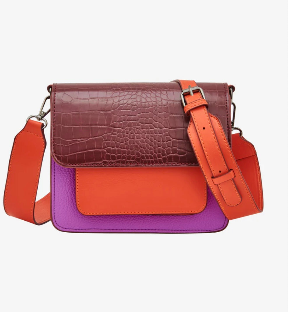 HVISK Cayman Pocket Structure